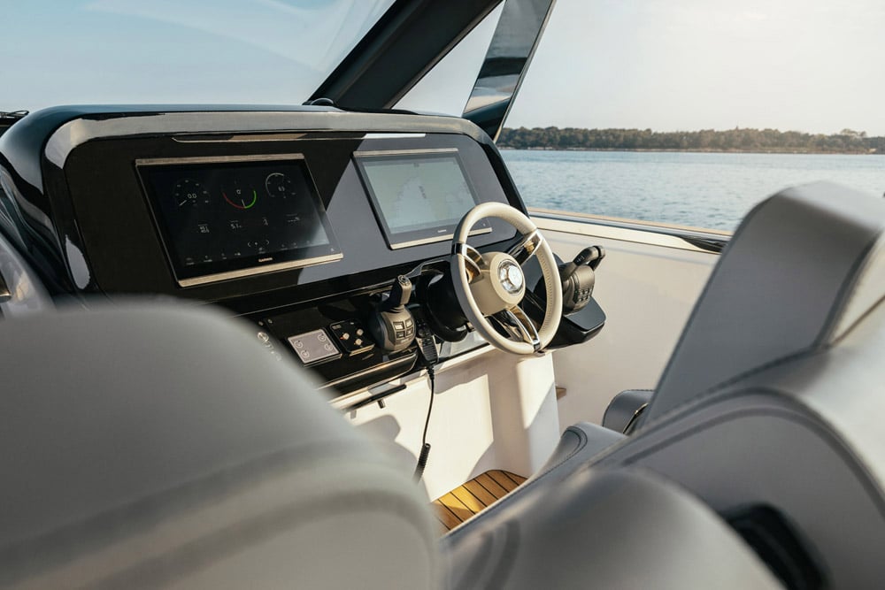 Invictus TT420 helm