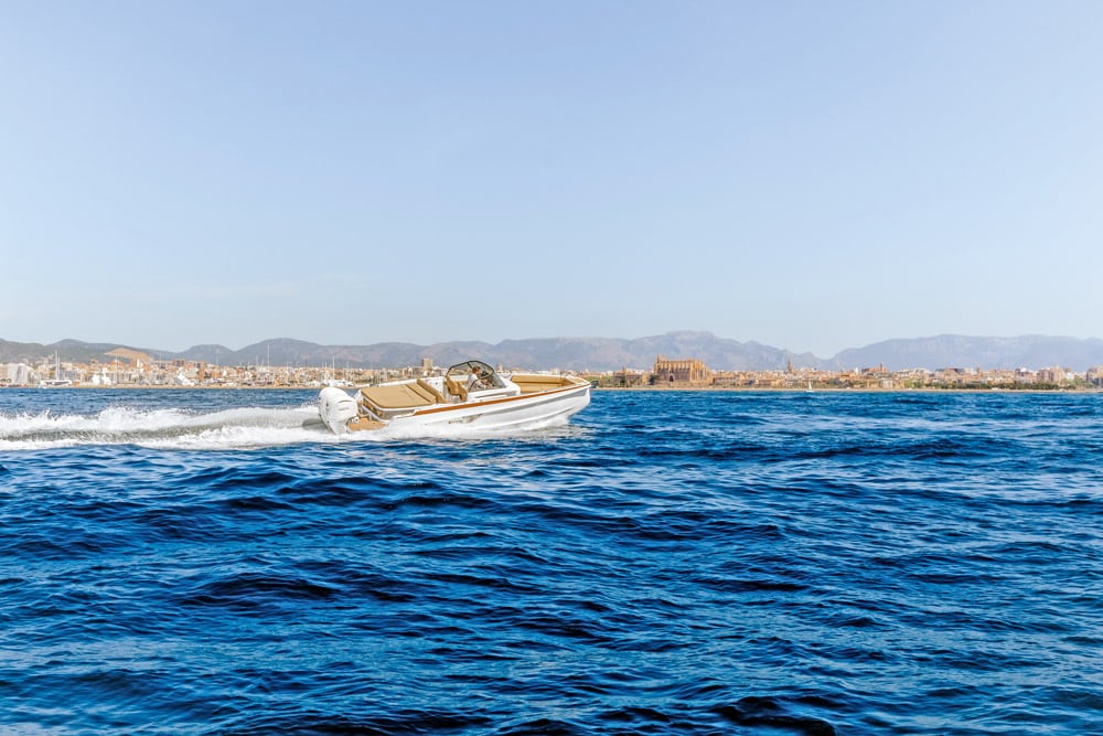 First appearances can be deceiving with the STERK 31, as hidden within its open-boat design is a smidgeon of domestic accommodation. 