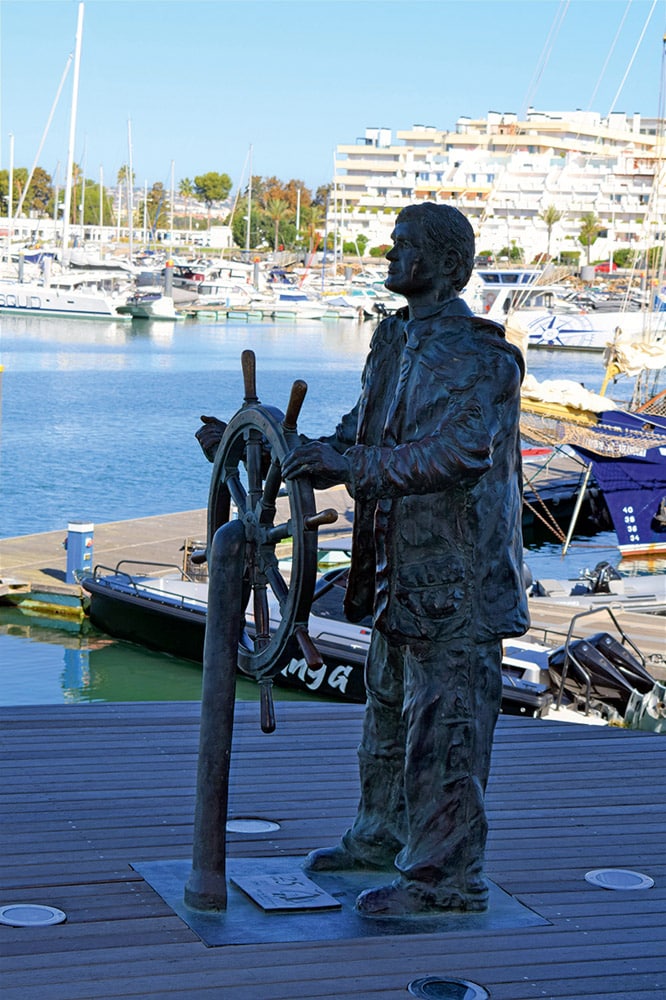 Bronze statue of helmsman