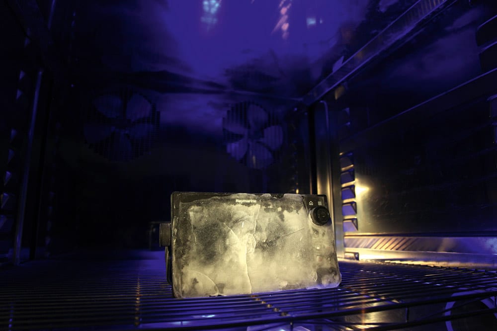  Thermal sorage containers with temperatures between -30°C and 70°C.