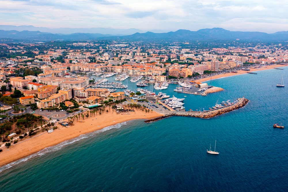 Port de Fréjus, overlooking marina. © BearFotos. boat hire in France. 