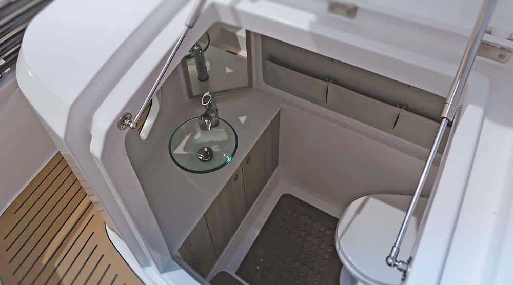 The smart heads compartment on the Sterk 31RC.