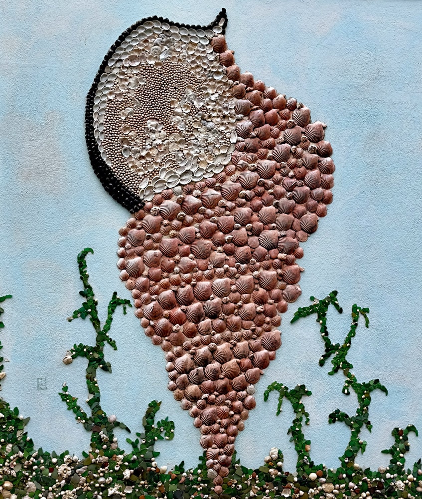 Intricate shell murals in the Quartier de L`Ille de Penotte.