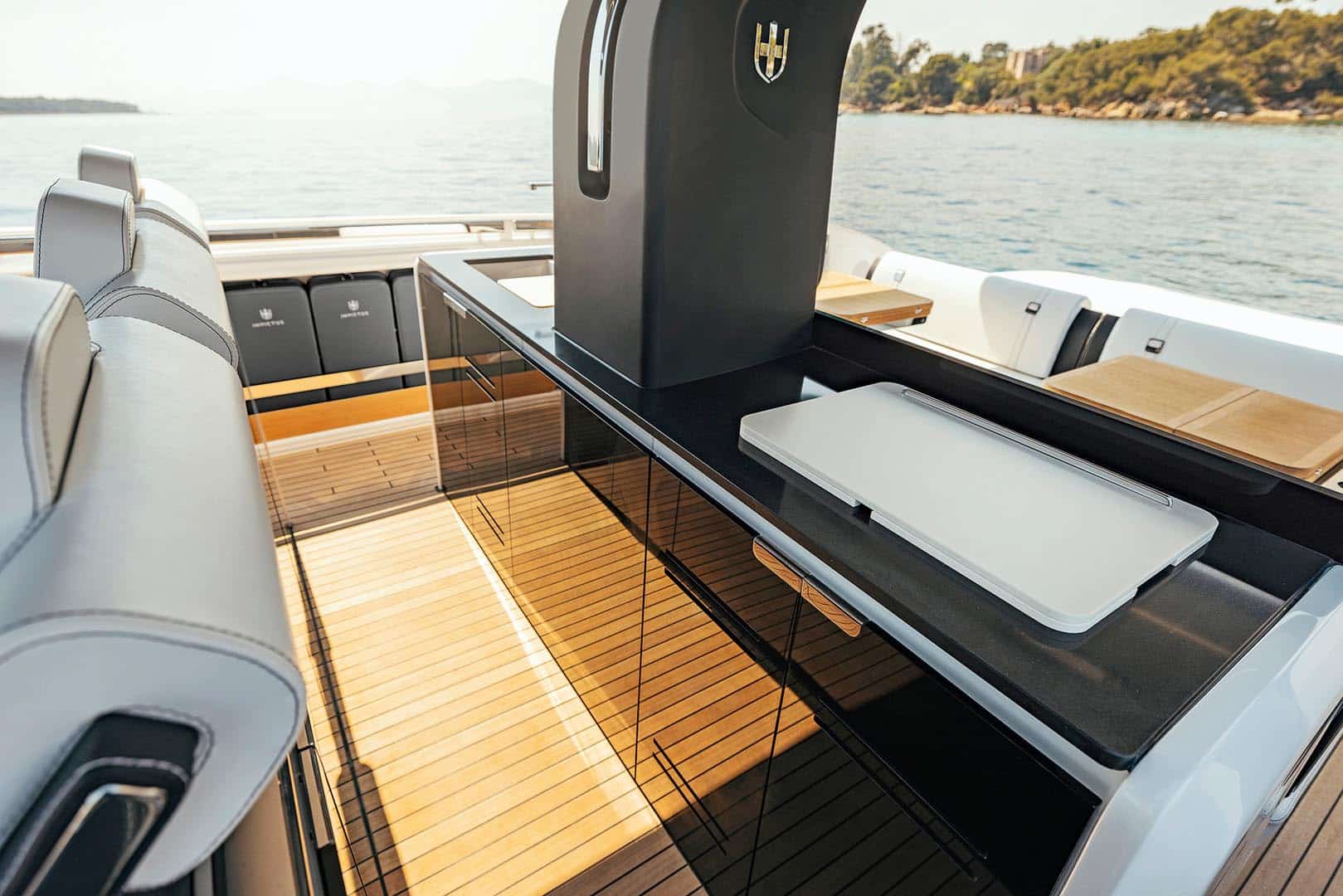 The galley is carbon fibre.