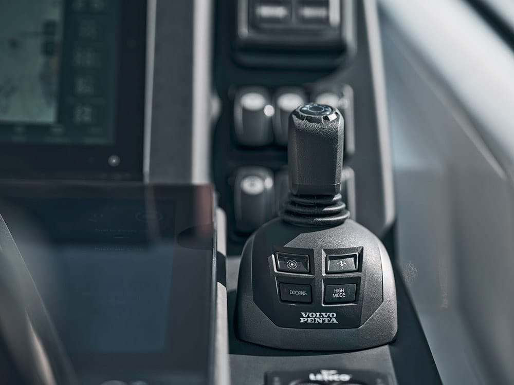 Joystick docking and dynamic positioning system