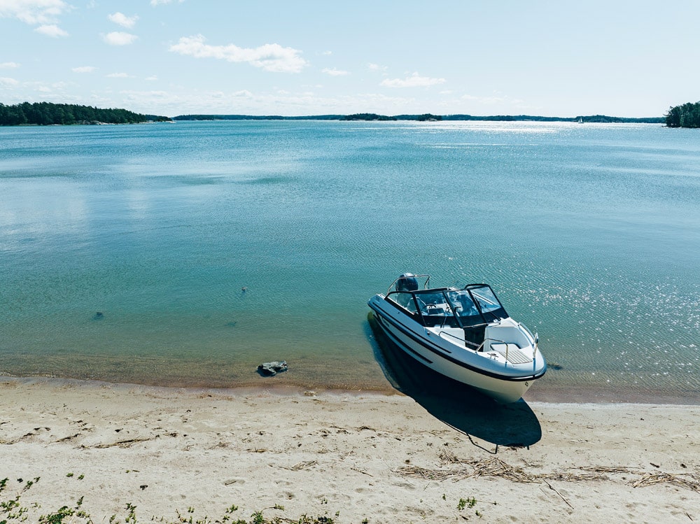 Yamarin 59 BR on beach