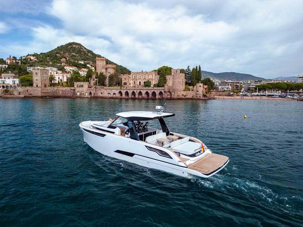 LEVEL 43 ST Level Yachts