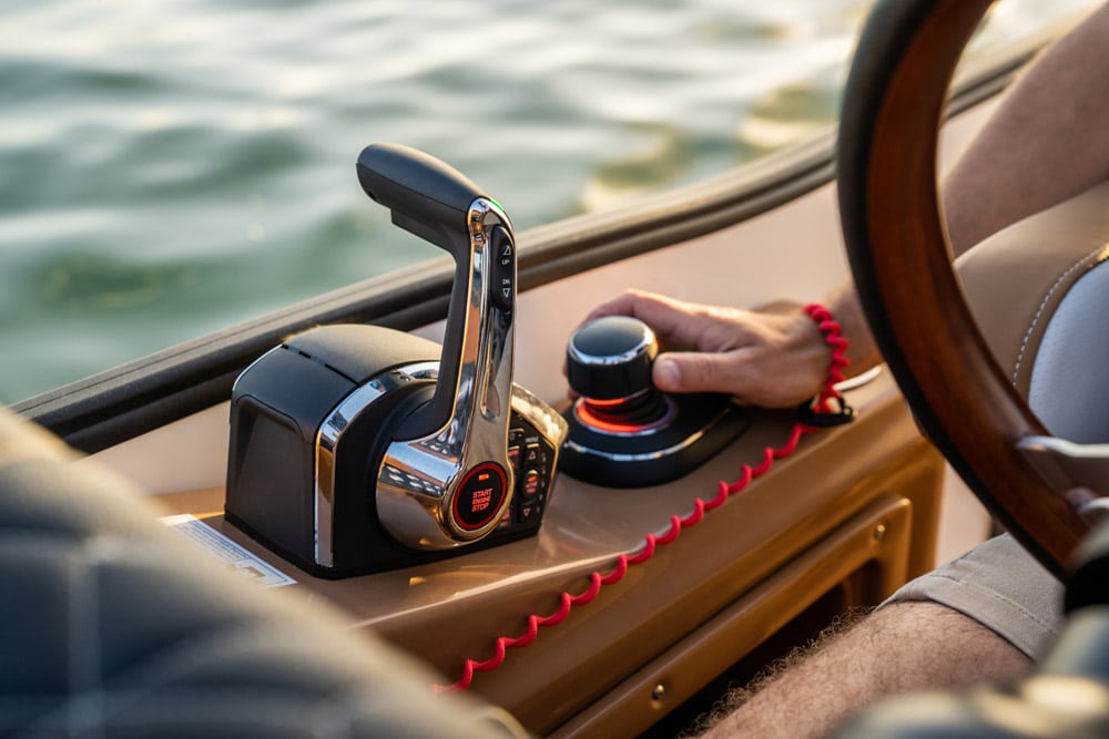 SmartCraft joystick. Mercury Marine Joystick Piloting
