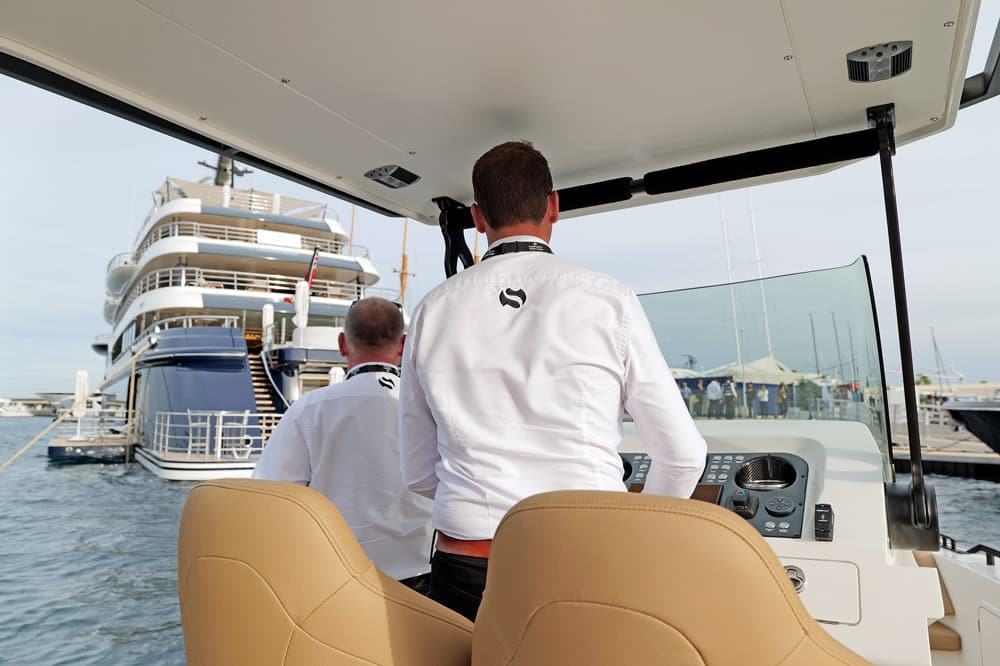 At PBR we always recommend the wearing of lifejackets on open boats.
