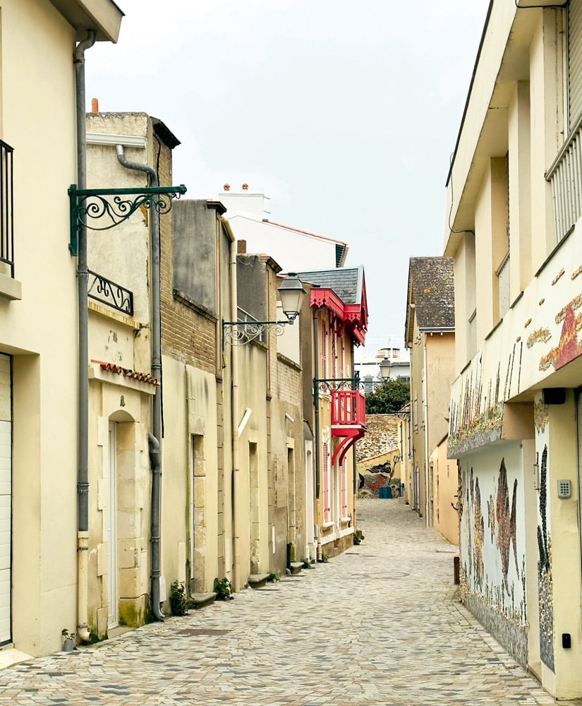 Pretty alleyways in the Quartier de L`Ille de Penotte