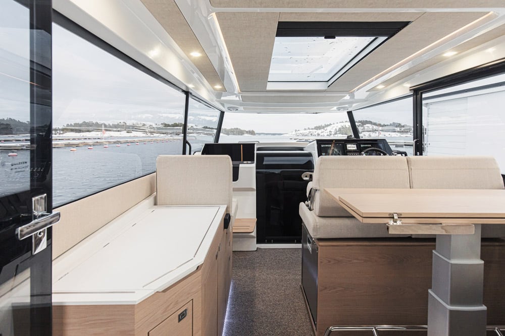 Quarken 35 Cabin interior dining