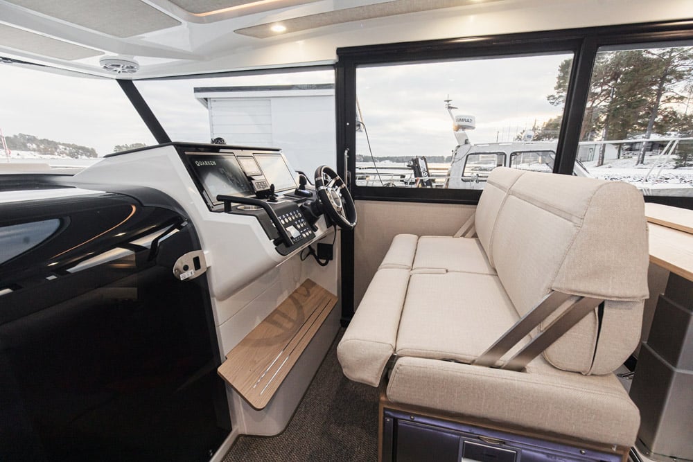 Quarken 35 Cabin interior