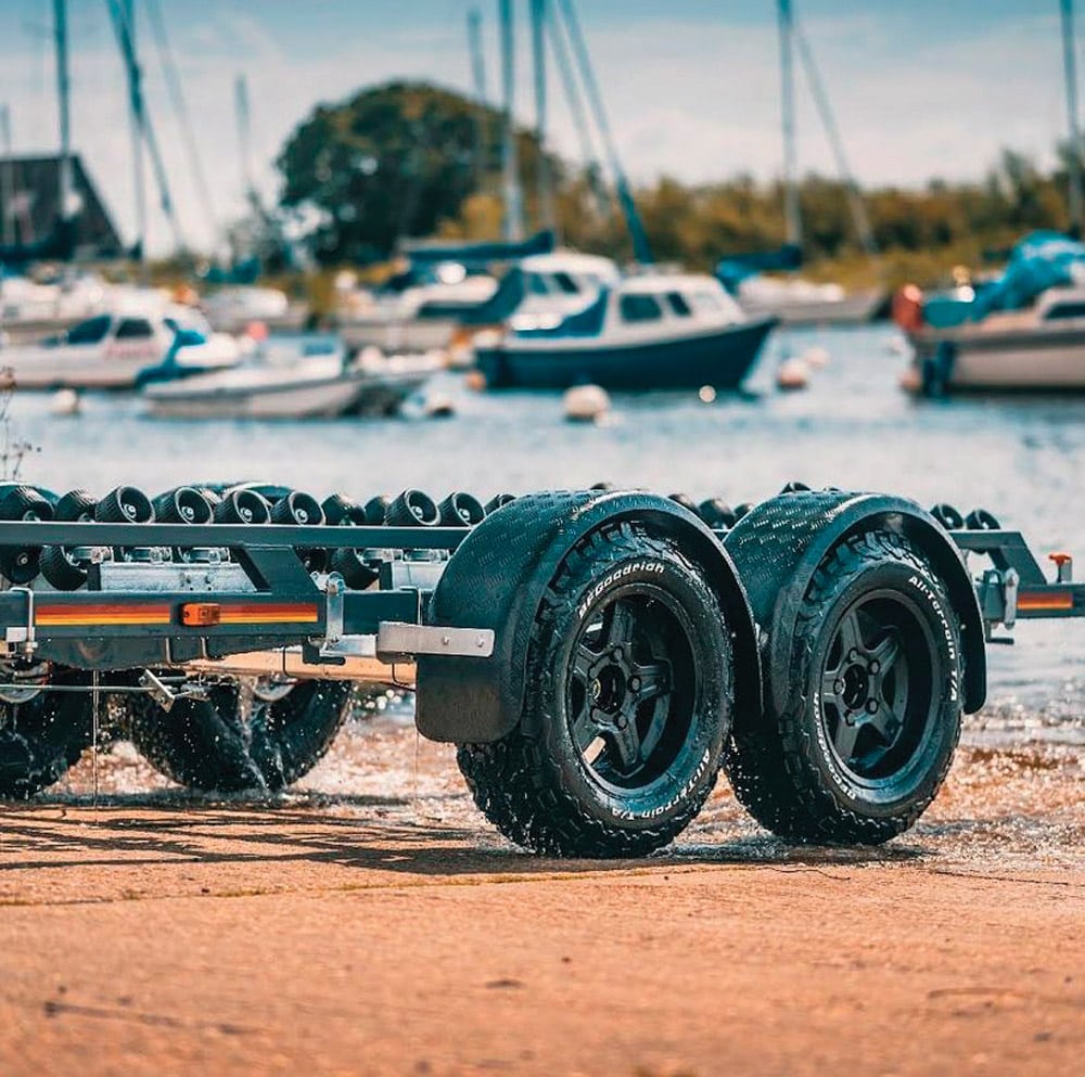 TWISTED WHEELS SBS Trailer