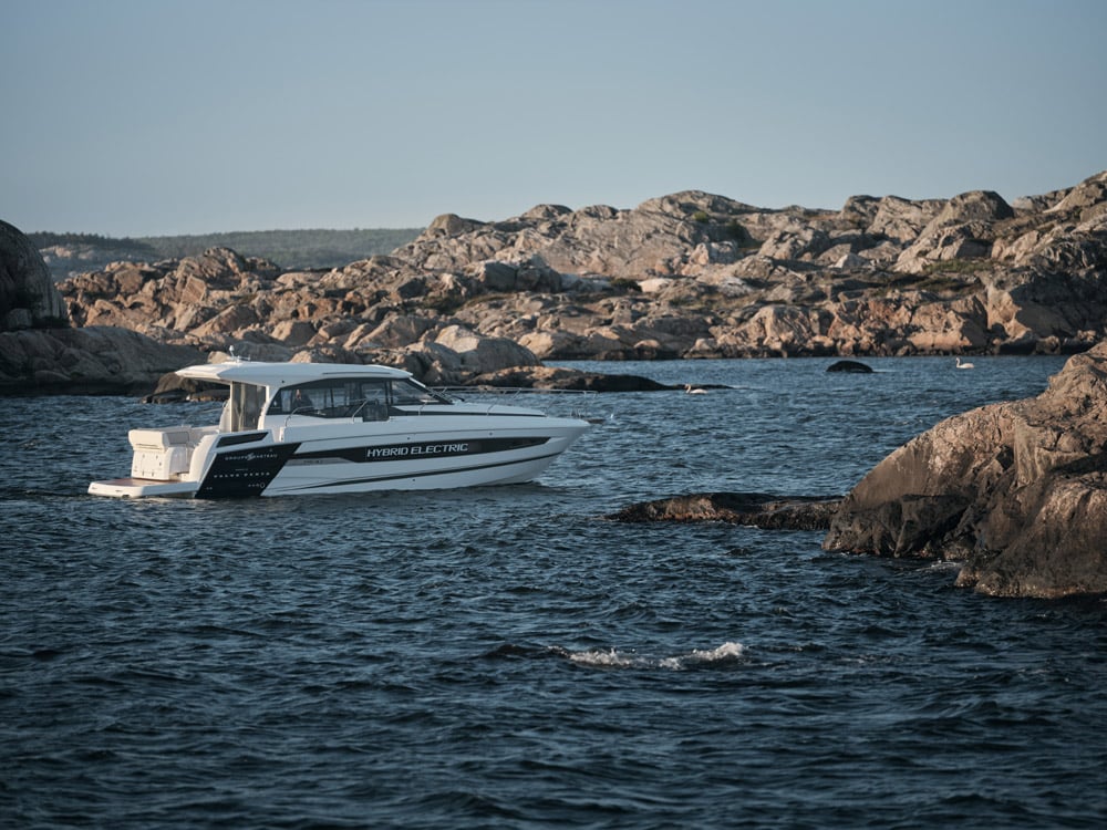 Volvo-Penta-and-Groupe-Beneteau-share-data-driven-insights-into-future-hybrid-electric-experience-01