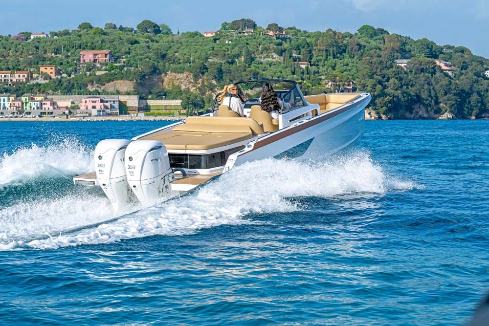 Yamaha 350hp on Sterk 31RC. Images © Yamaha Marine Europe. German sports boat