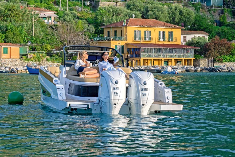 Yamaha 350hp on Sterk 31RC. Images © Yamaha Marine Europe. German sports boat