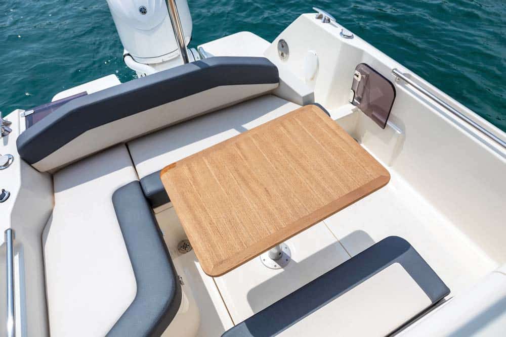 White Shark 240 Sc EVO. Lazerette dining with underseat stowage.