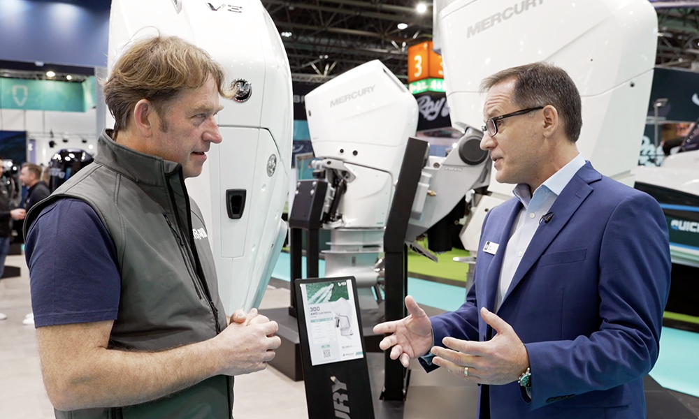 Picture of Hugo Montgomery-Swan interviewing John Buelow, President of Mercury Marine