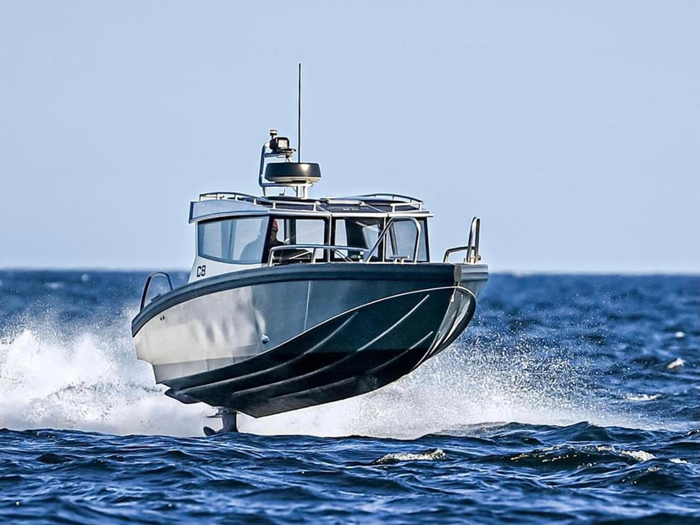 Viggo boat at high speed on open water.