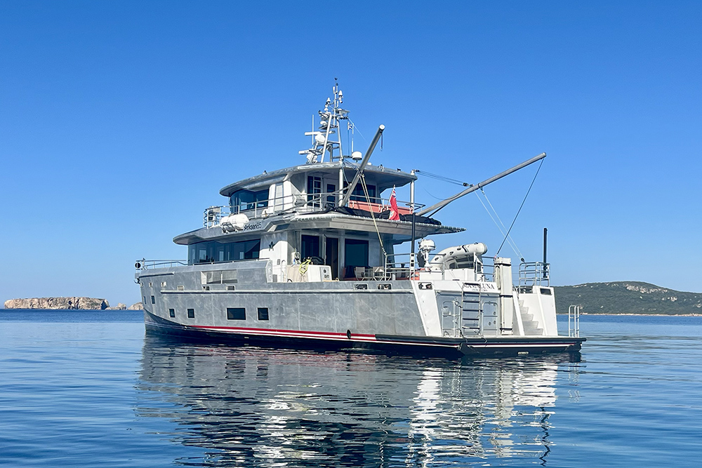 View looking towards the aft of the Arksen 85