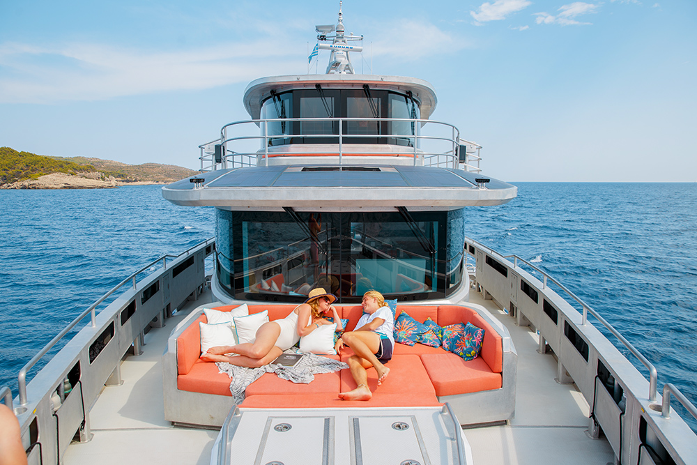 Bow lounger