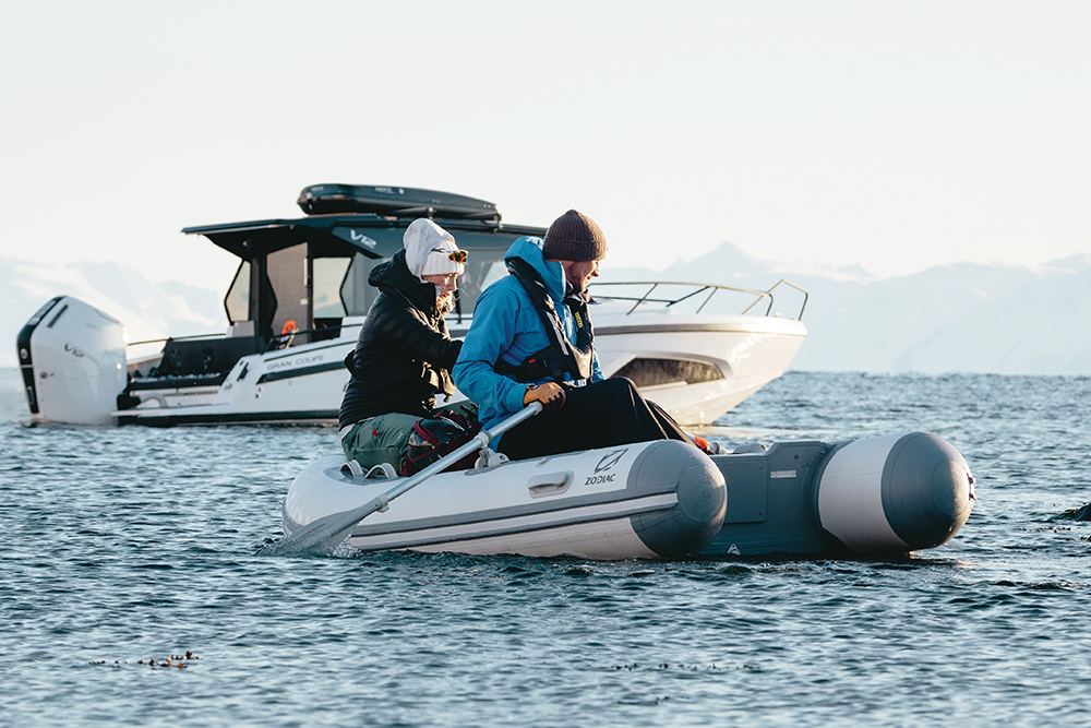 Nordkapp boat with couple in Zodiac tender