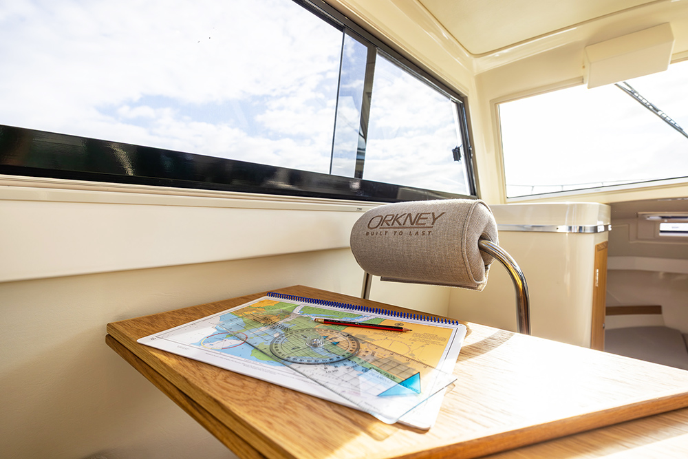 Orkney Pilothouse 27 cruising position of seats