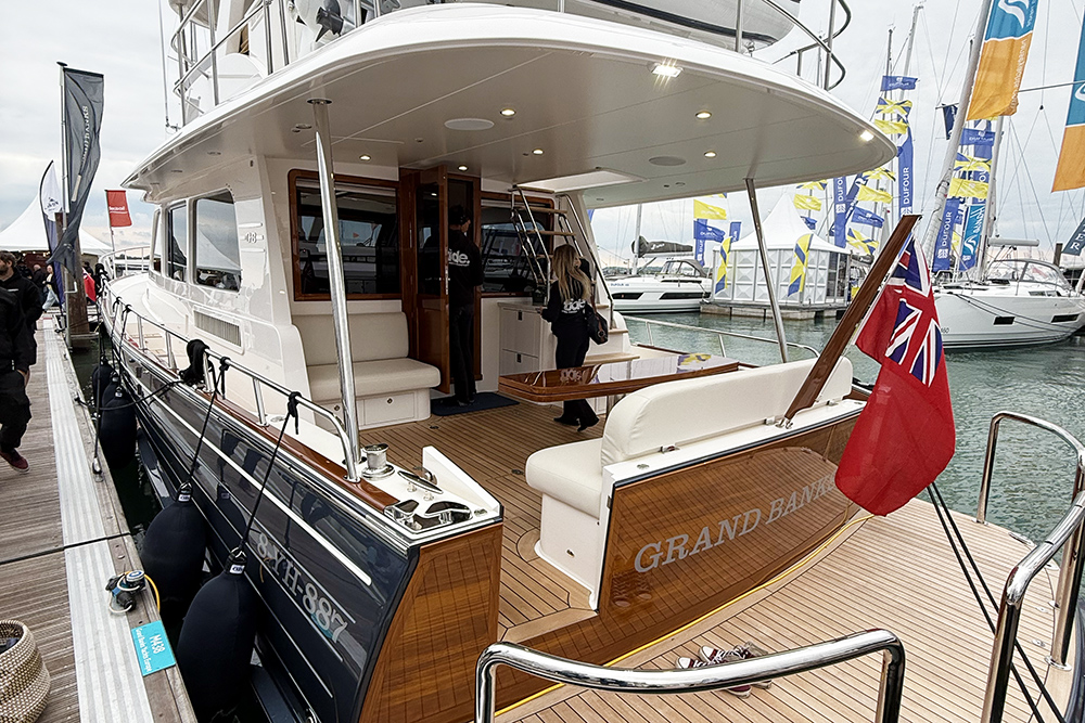 Stern view of the Grand Banks 54
