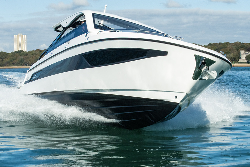 Bavaria Vida sports cruiser at speed banking to port