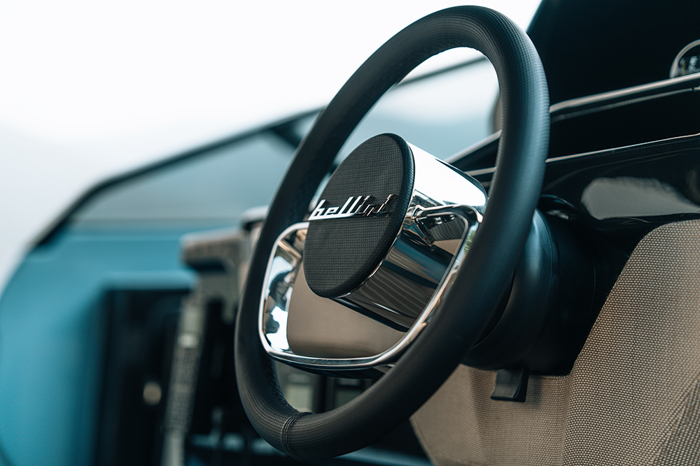 Steering wheel with Bellini logo to centre.