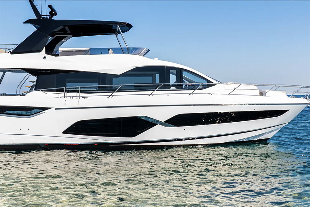 side view of Sunseeker 68