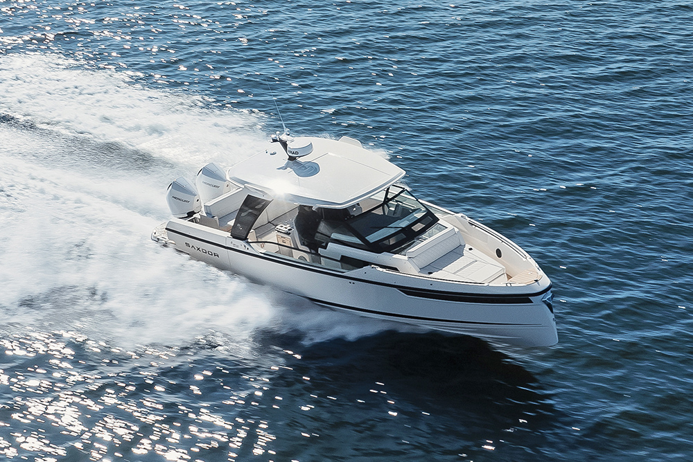 Saxdor 320GTO underway at sea