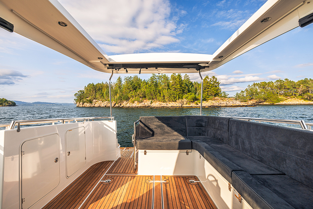 Looking aft through the cockpit to a panoramic view on all sides of the aft area