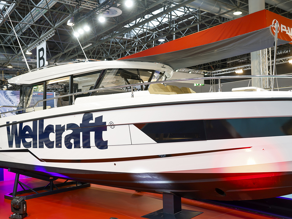 A Wellcraft motorboat displayed on a raised platform at boot Düsseldorf.