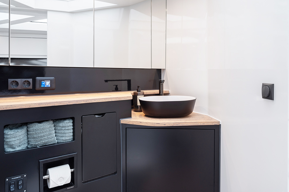 Say 52 bathroom with black and wood finish