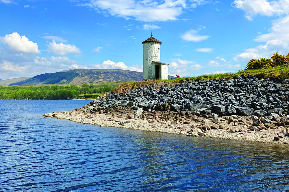 Gairlochy lighthouse on Loch Lochy