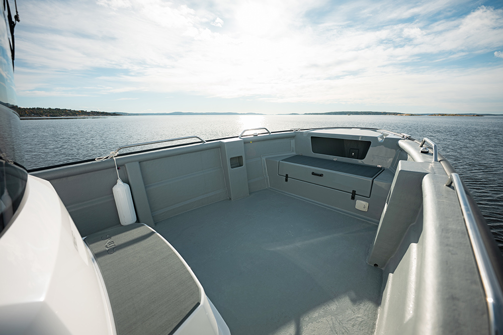 Sizeable deck space to the fore deck of the Sting 725 Pro T-Top