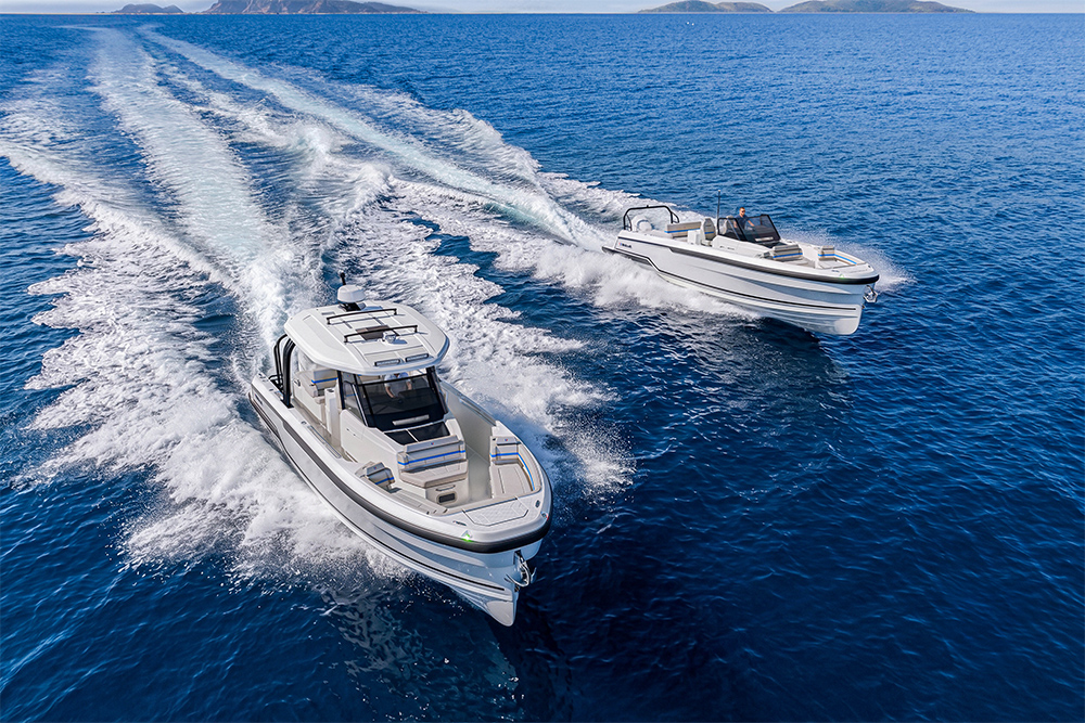 Wellcraft 33 T-Top and Wellcraft 33 Speedster power across open water during offshore sea trials.