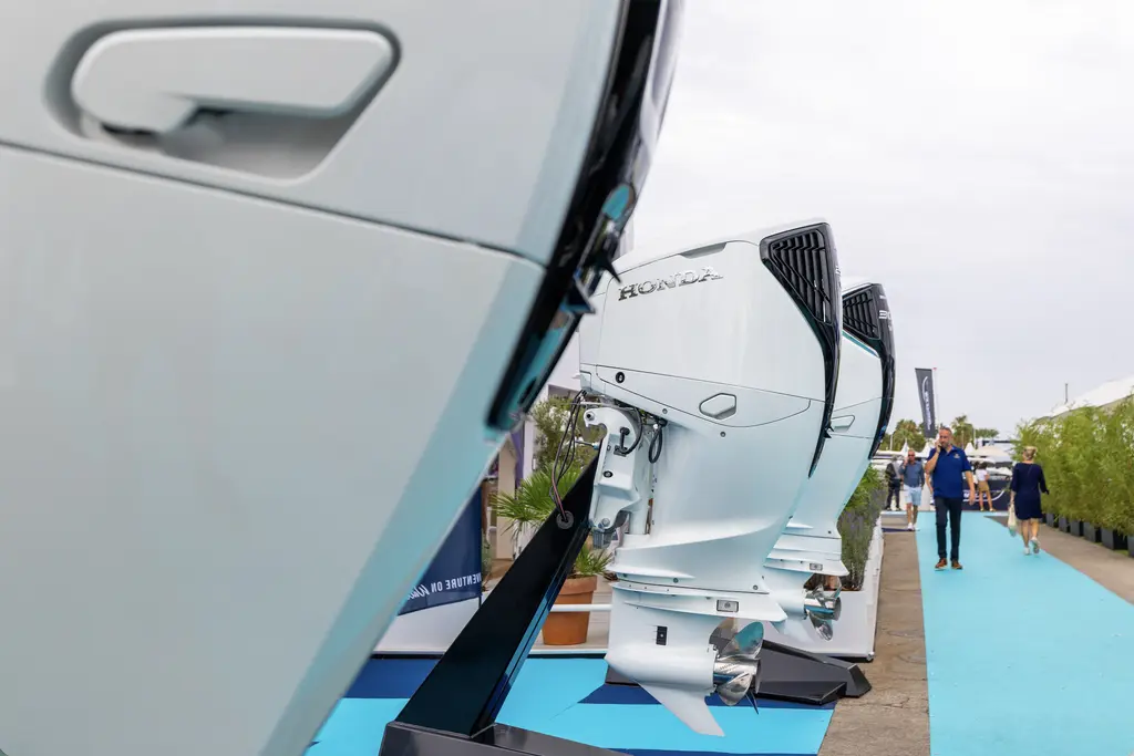 New Sunseeker 134 Superyacht and Sunseeker Manhattan 56